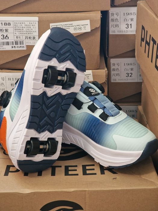 Adidasi cu role și leduri