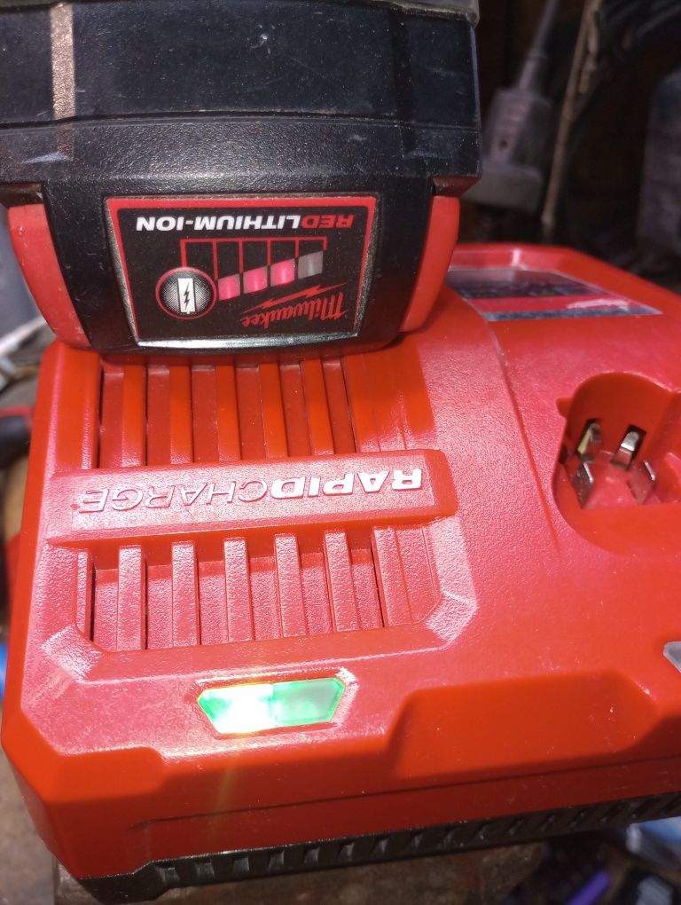 Акумулаторен винтоверт Milwaukee M18