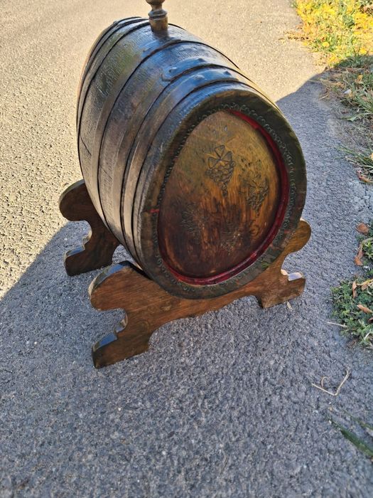 Butoi vin vechi 100 ani