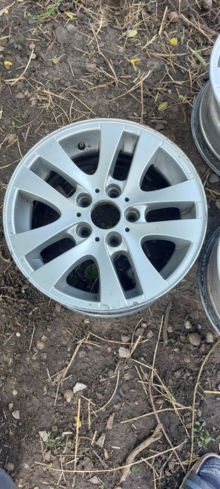 Vand jante bmw,nu am capacele din mijloc