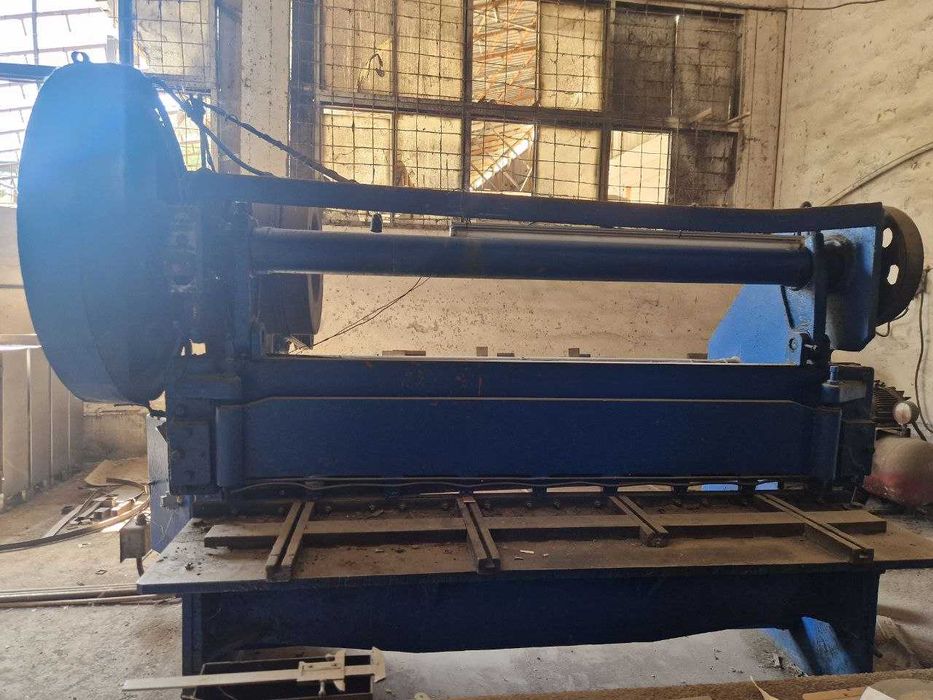 Гильотина для резки металлов