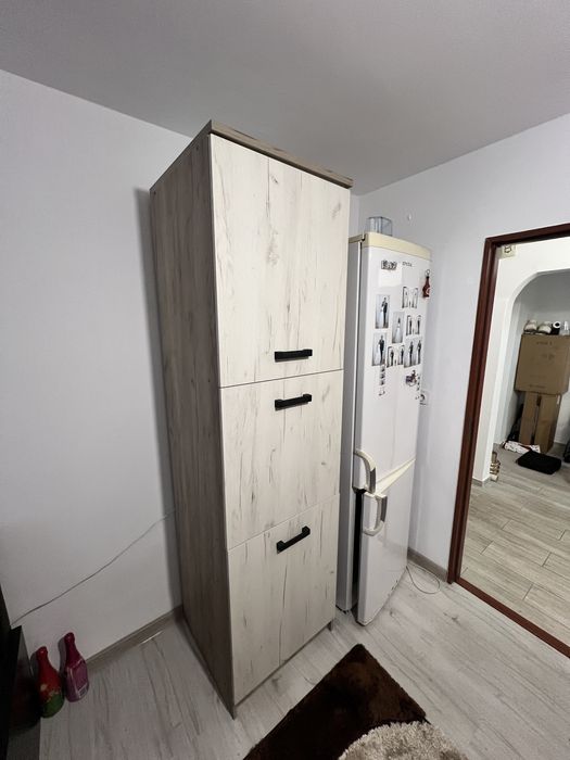 Vând dulap soldat nefolosit