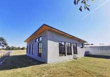 Vand case de gradina si de locuit