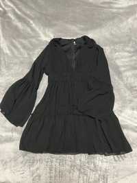Черна рокля с V-образно деколте