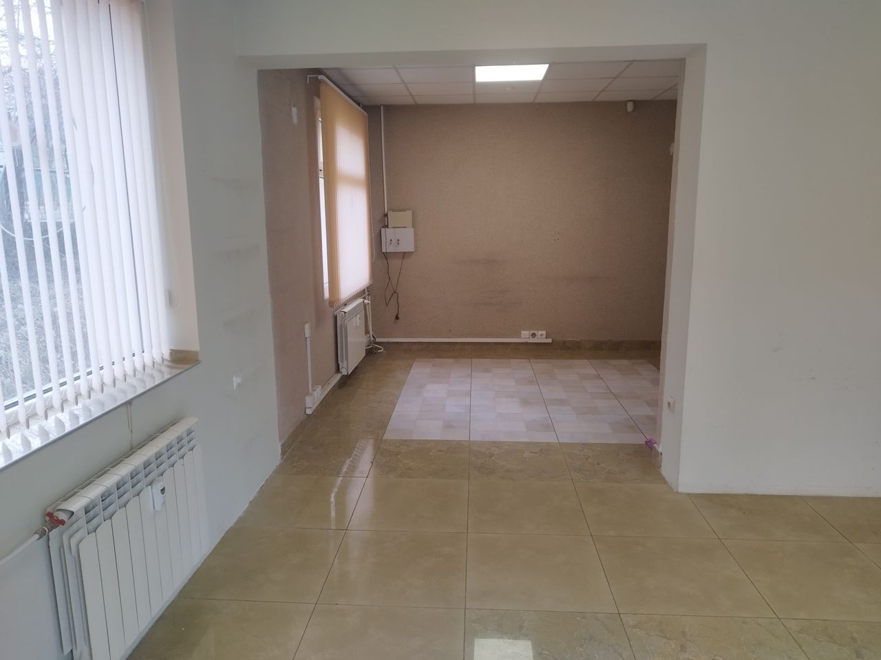 Дава се под наем Магазин в Перник, Рено - 40 кв.м за 280.5 € - Снимка #5