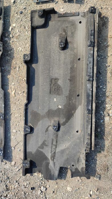 Кори под купето Audi Q3 8U Ауди КЮ 3 лява и дясна страна и по отделно