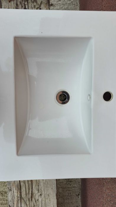 2 Chiuvete inox si una din ceramica