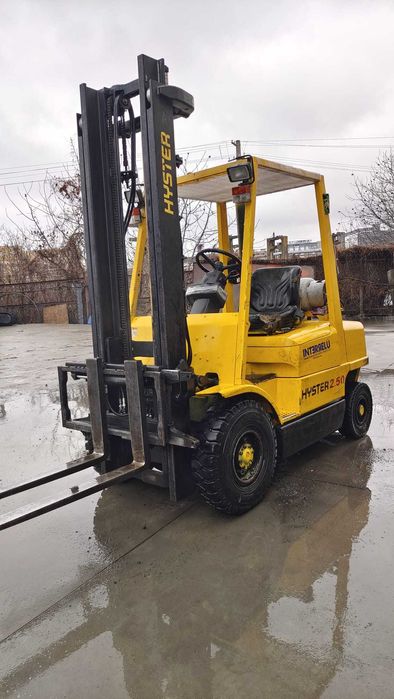 Vând M-O-T-O  S-T-I V-U-I-T-O-R   H-Y-S-T-E-R  2 . 5 T