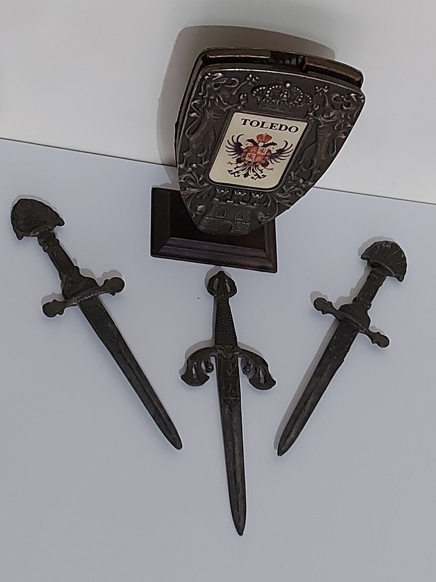 Săbii Toledo cu suport metal