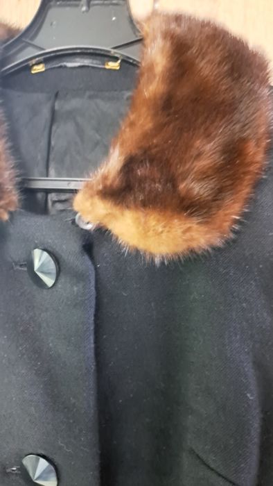 Palton de lână pură cu guler de blană naturală