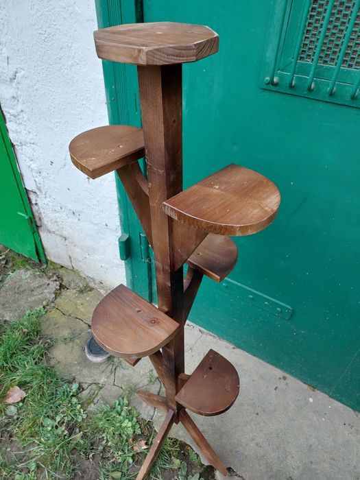 Suport din lemn pentru flori