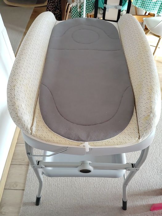 Cadita pliabila și masa de înfășat CHICCO