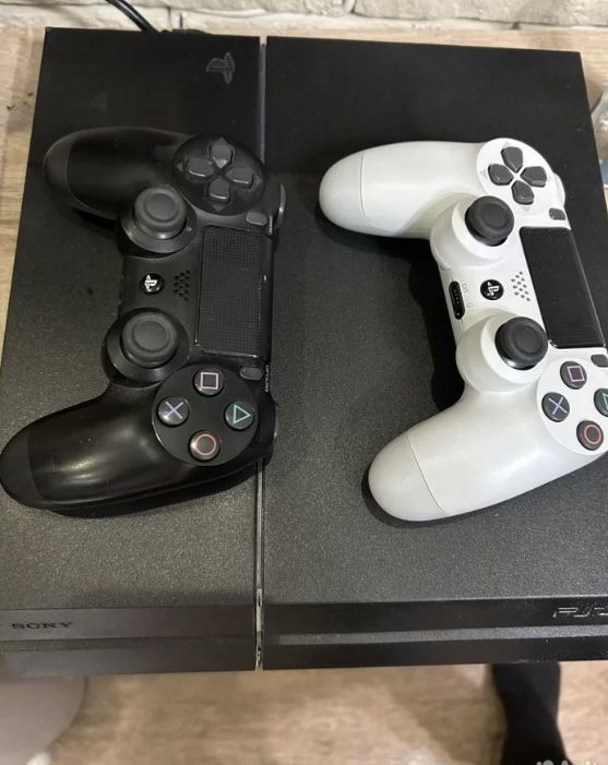 Продам PlayStation 4