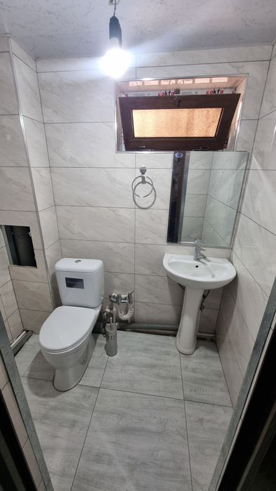 Шахар марказида 3х хоналик под бизнес квартира сотилади 1 этаж.