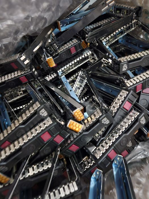 4 buc Caddy HP SFF Small Form Factor 2.5" SATA / SAS / NVMe - 1 bucata