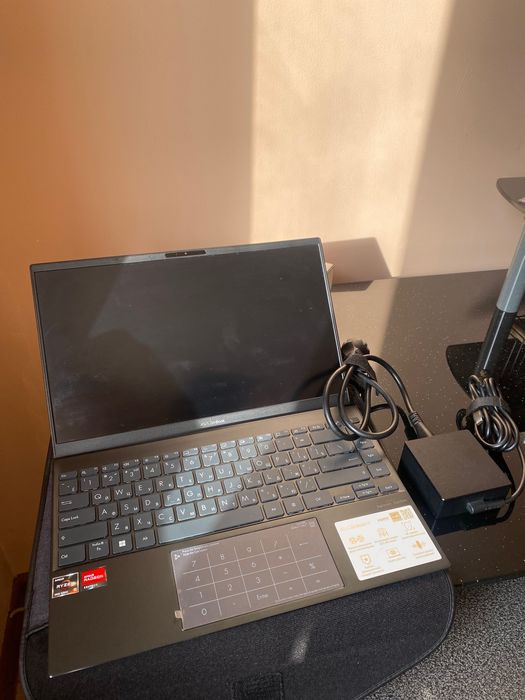 Asus Zenbook 14 UM425QA