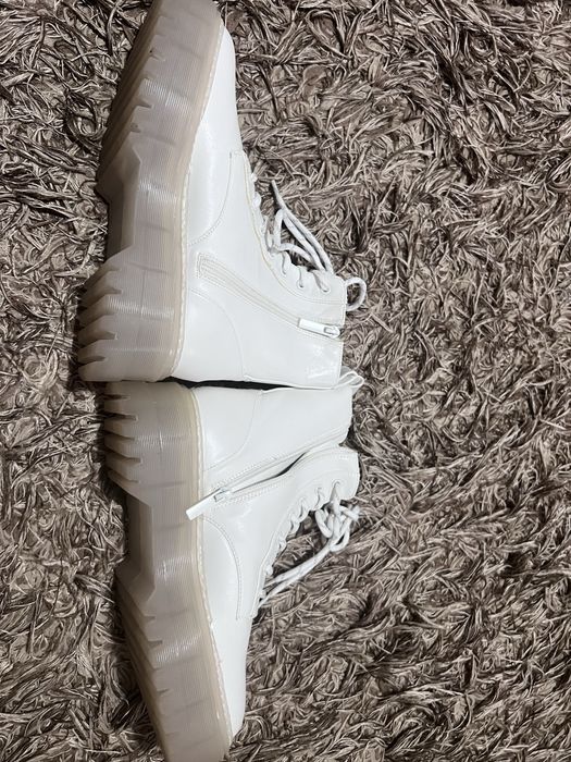 Vand bocanci pentru femei