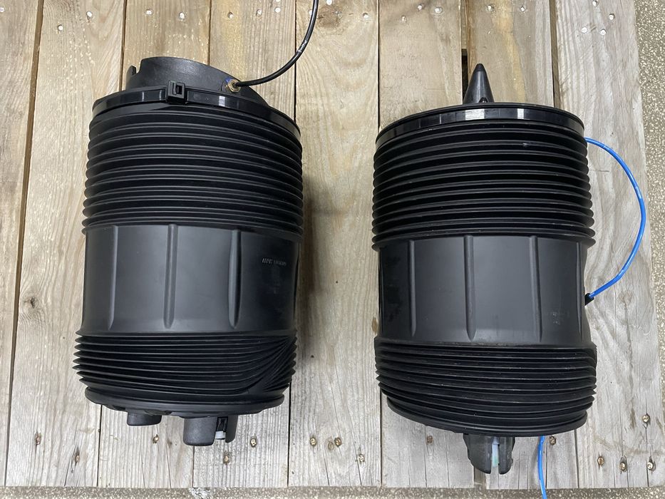 Perna spate / suspensie pneumatica dreapta Audi Q7, Q8, Touareg CR