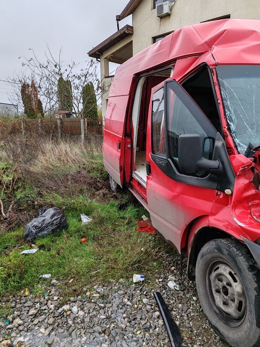 Vând Ford Transit