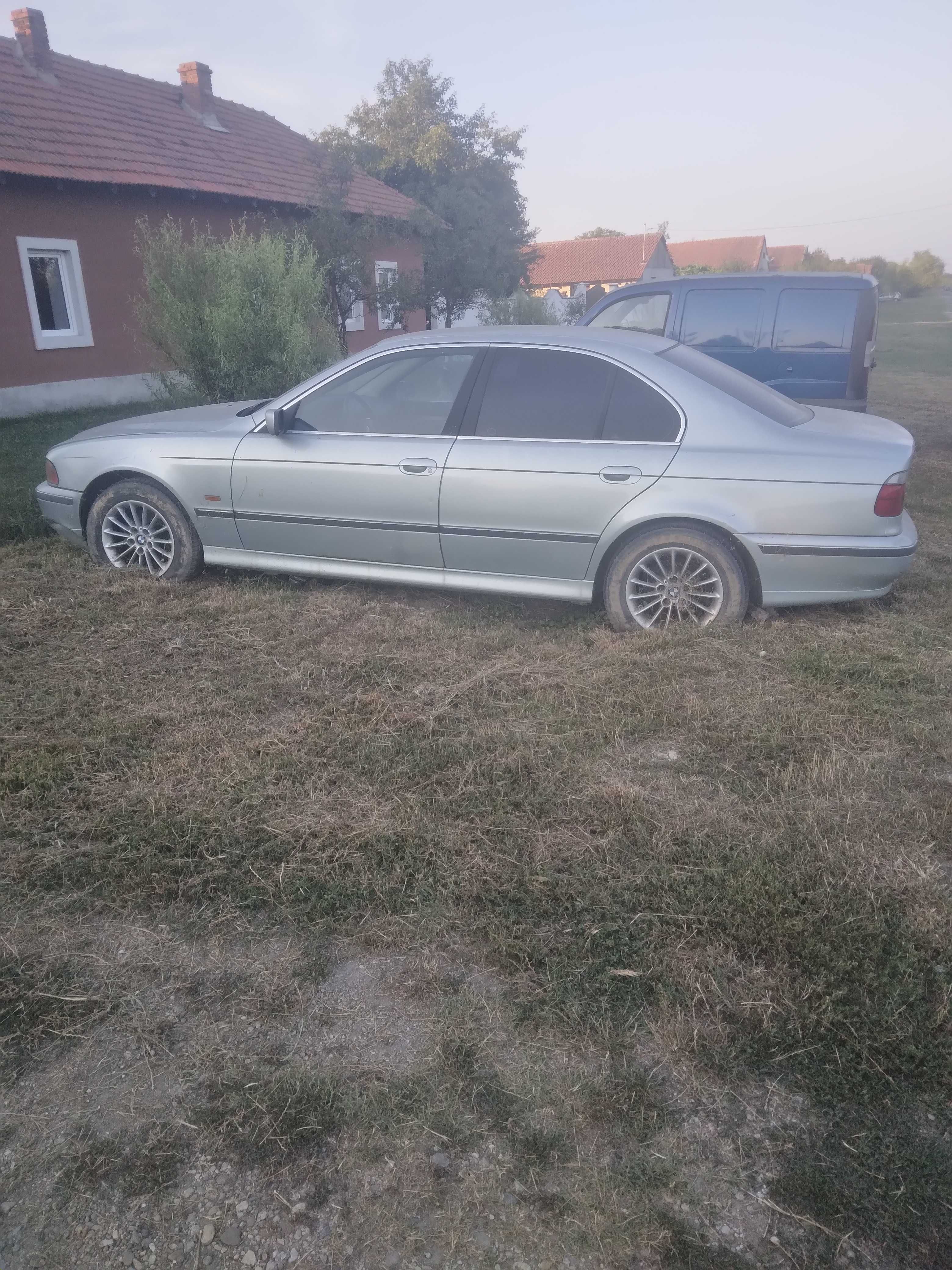 Vind bmw e39 520i,cu motor defect