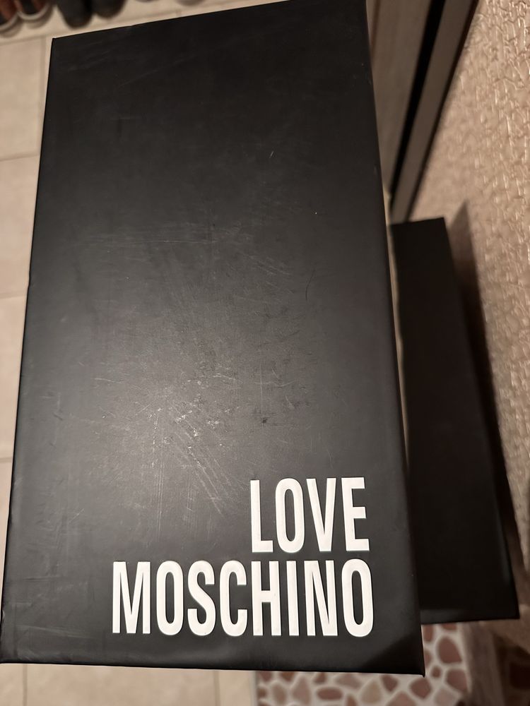 Love Moschno и Armani сандали