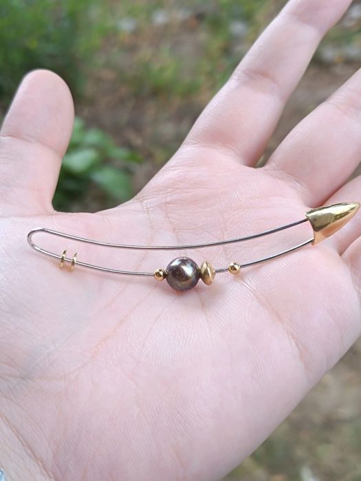 Brosa din aur de 18k si platina, Coreea de Sud,  China, Japonia, copii