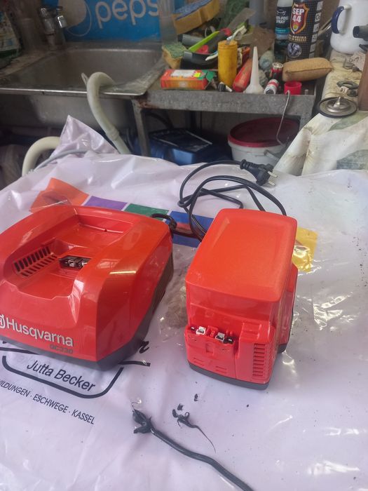 Зарядно с батерия за Husqvarna