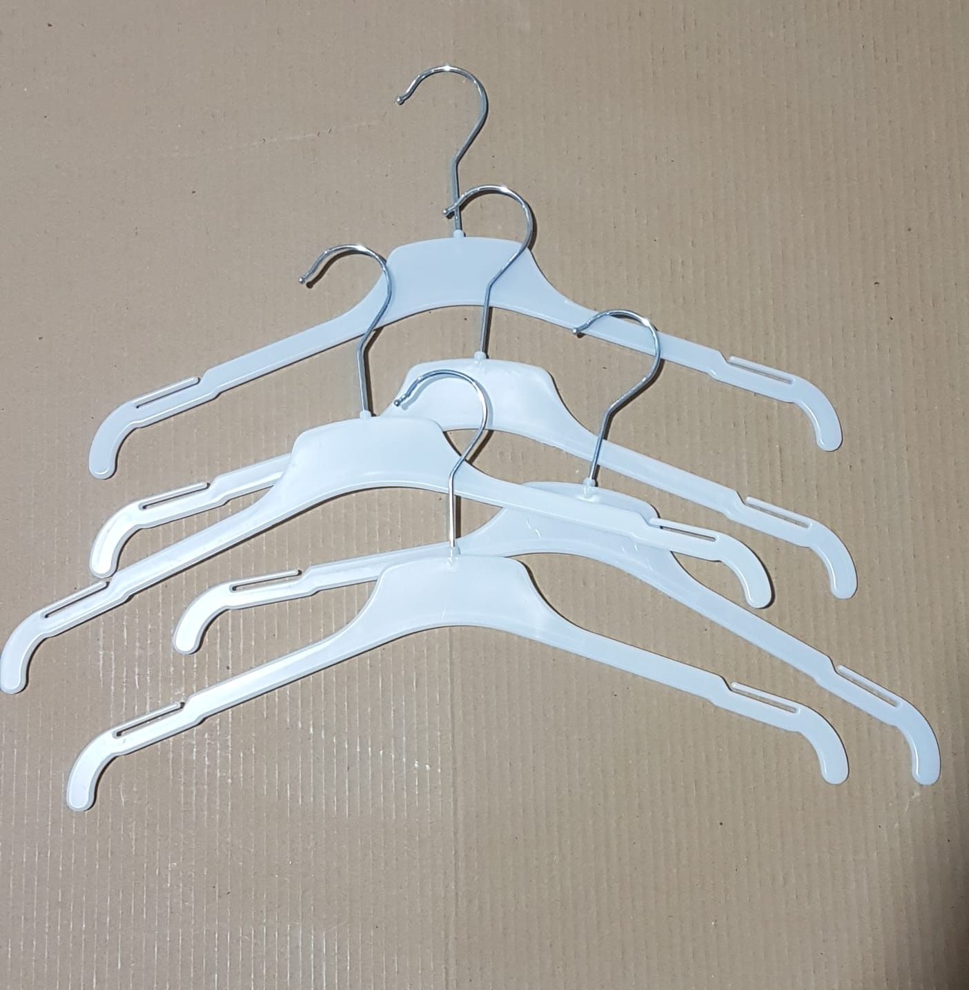 Umerase plastic rezistent pt Rochii, Fuste, Tricouri, Camasi, Bluze