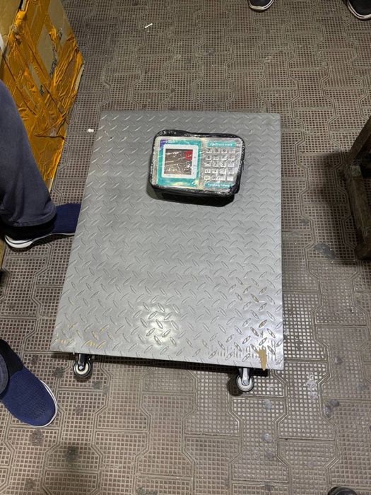 Весы размером 60х80см 1тонна