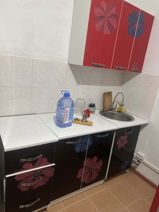 Кухонный гарнитур. Не новая