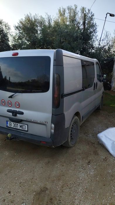 OPEL VIVARO            a
