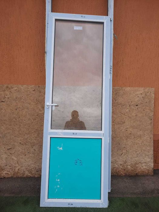 дверь пластиковый
