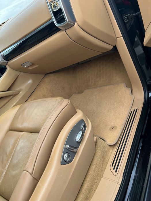 Porsche cayenne 2010