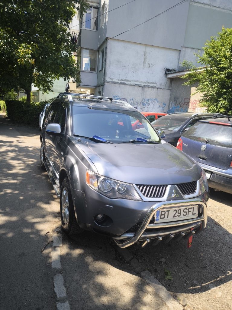 Mitsubishi 4*4 cu 7 Locuri