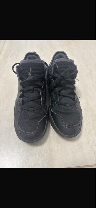 Vand adidasi in stare fiarte buna