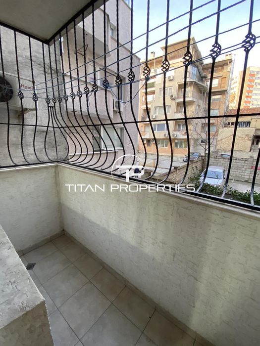 Дава се под наем Тристаен апартамент в Варна, Колхозен пазар - 100 кв.м за 600 € - Снимка #12