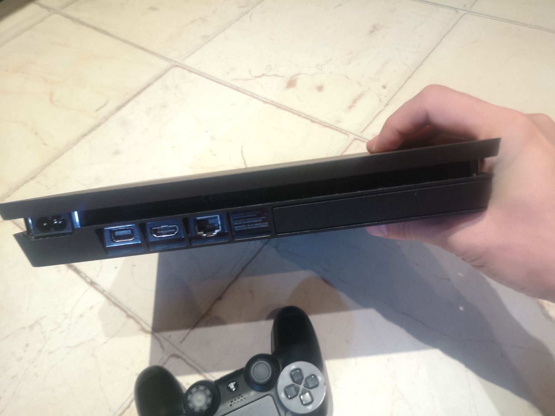 PlayStation 4 slim 1Tb в перфектно състояние