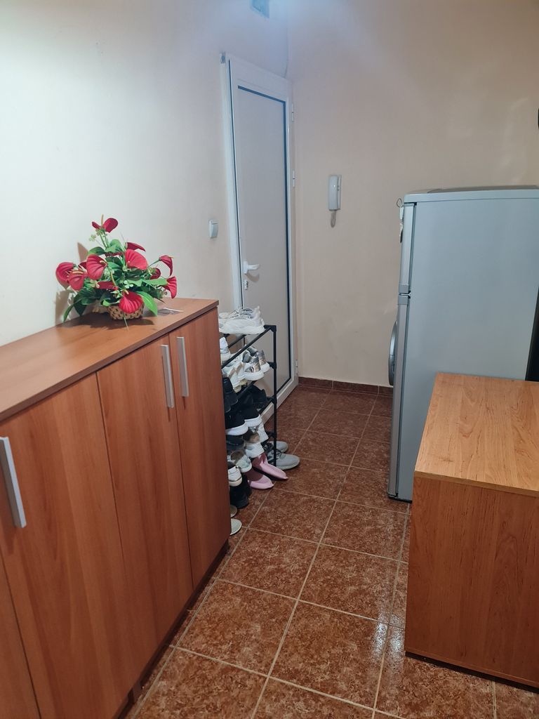 Дава се под наем Тристаен апартамент в Варна, Цветен квартал - 55 кв.м за 408 € - Снимка #14