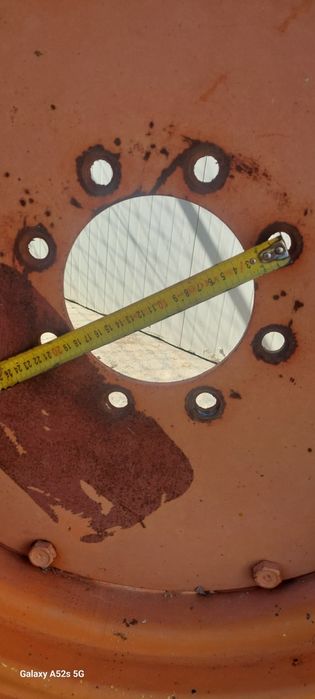 Cauciucuri cu jante.