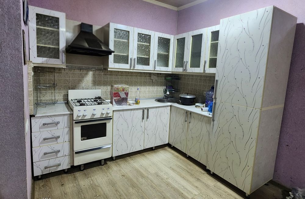 Срочно продаются кухонный гарнитур,