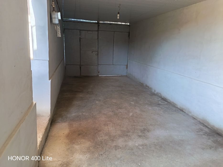 Ibn sino taxta bozorni oldidan uchaska sotiladi