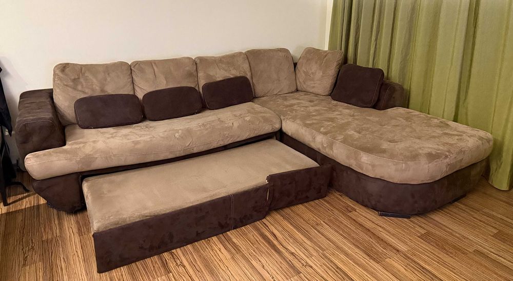 Ъглов разтегателен диван с ракла и възглавници. Забележки в снимките!