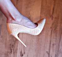 Дамски елегантни бежови обувки