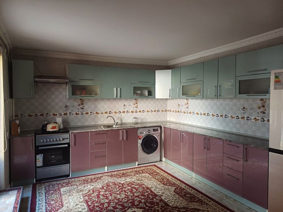 Продаётся современный кухонный гарнитур в отличном состоянии!

Продаю