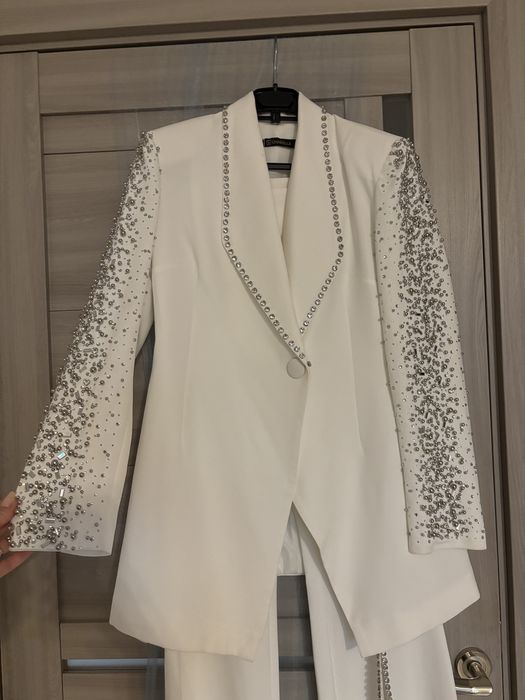 Costum elegant alb