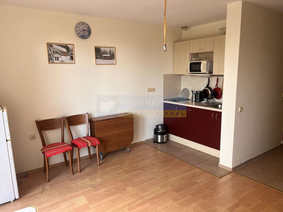 студио обградено то зеленина