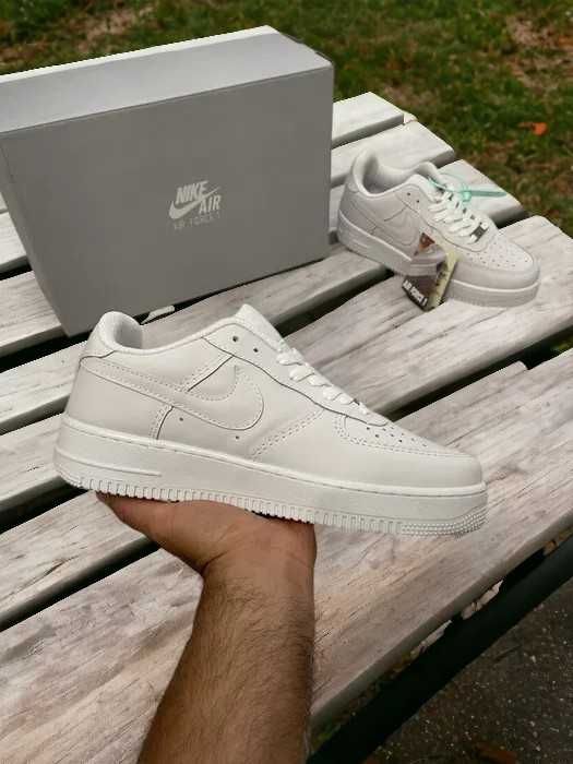 Nike Air Force 1 Triple White