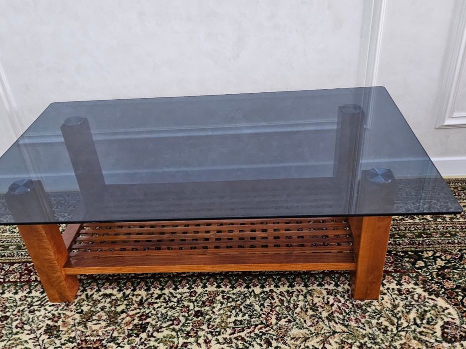 Стол стеклянный