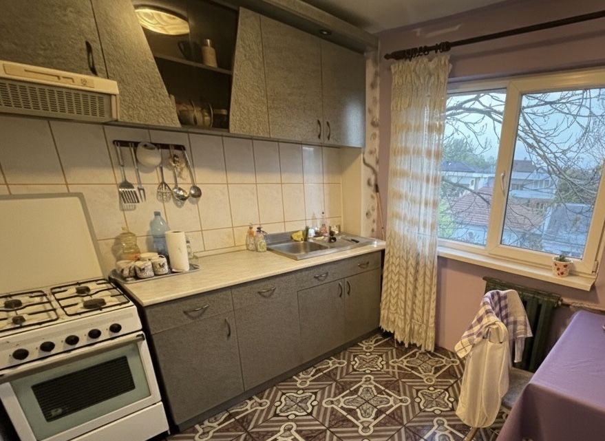 Mobila bucatarie + hota si chiuveta