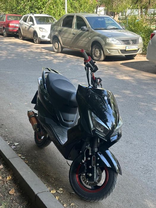 Продам скутер м8 про